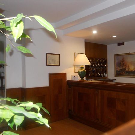 Hotel Traghetto Чивитавекия Екстериор снимка