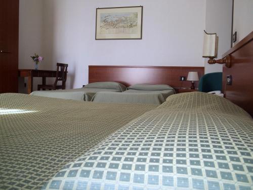 Hotel Traghetto Чивитавекия Екстериор снимка