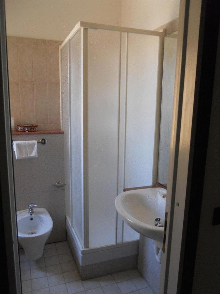Hotel Traghetto Чивитавекия Екстериор снимка