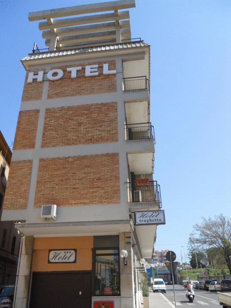 Hotel Traghetto Чивитавекия Екстериор снимка