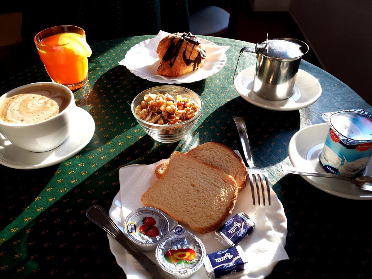 Hotel Traghetto Чивитавекия Екстериор снимка