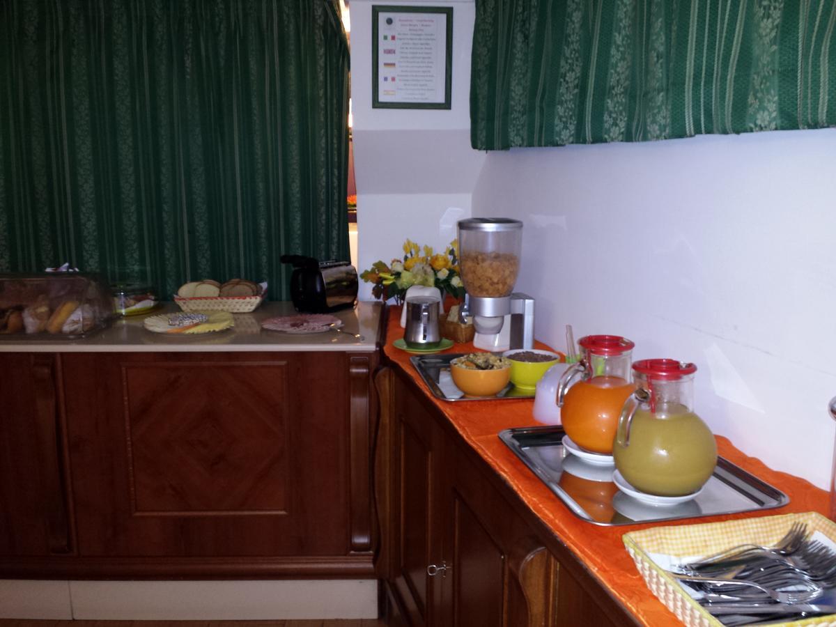 Hotel Traghetto Чивитавекия Екстериор снимка