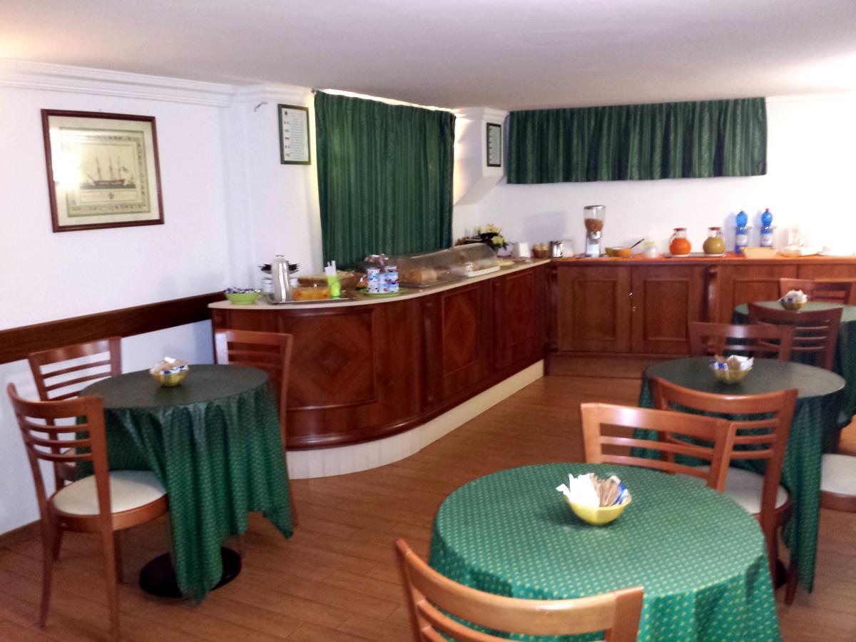 Hotel Traghetto Чивитавекия Екстериор снимка