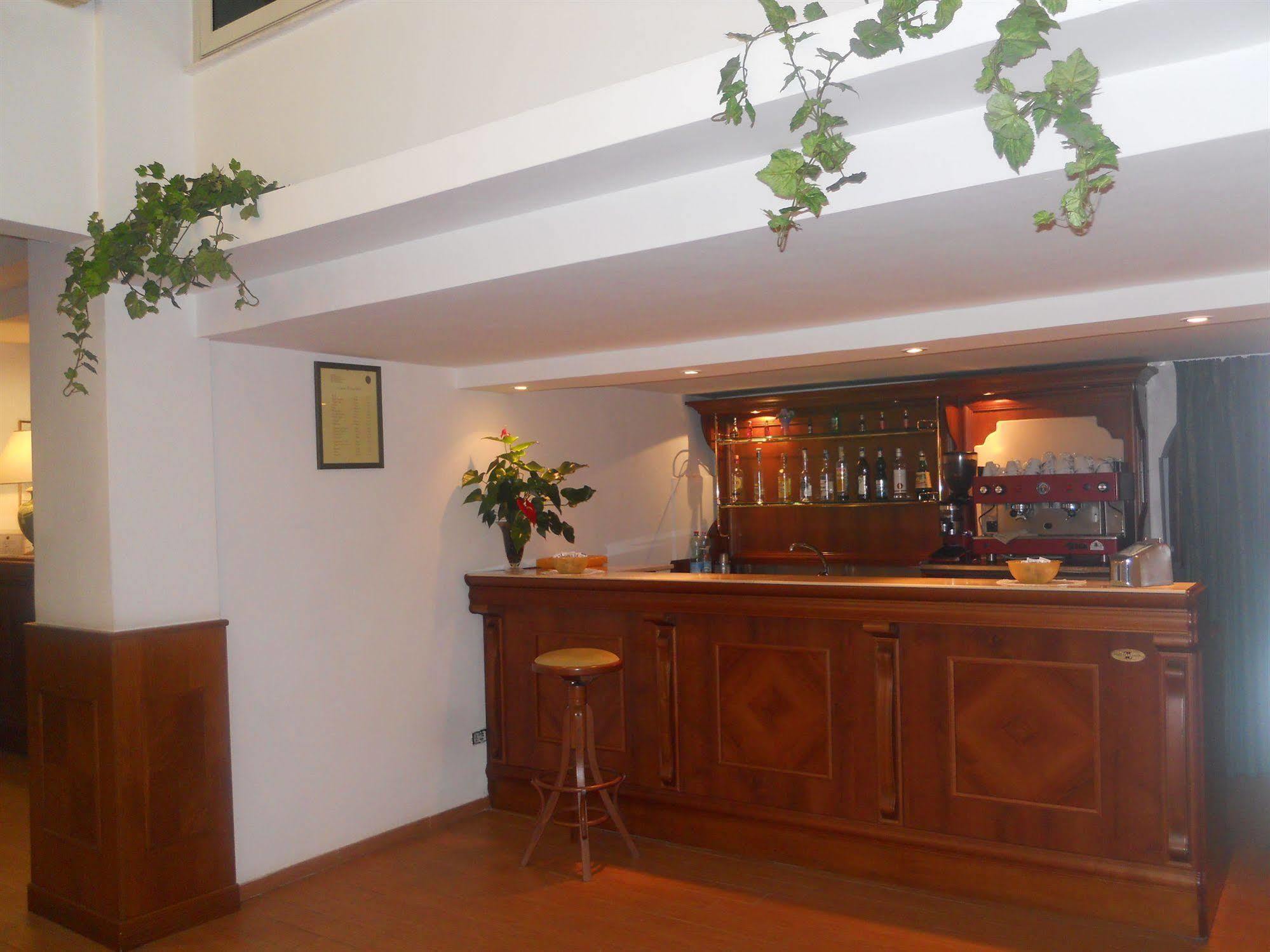 Hotel Traghetto Чивитавекия Екстериор снимка